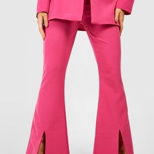SPLIT FRONT FLARE TROUSER
Pinck